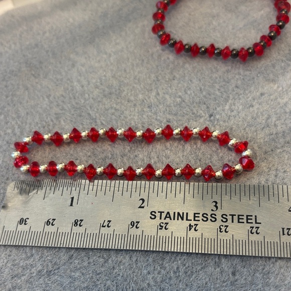 Elegant Red and Black Beaded Bracelets - Picture 4 of 4
